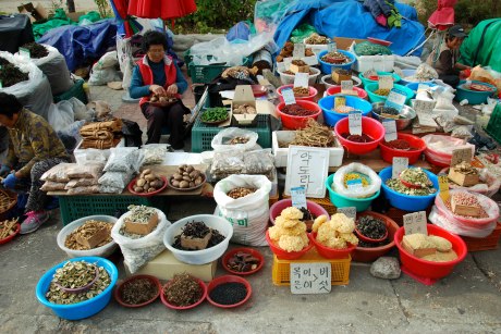 Women selling dried goods outside the entrance to Songnisan National Park.