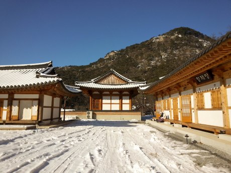 Our rooms were in the building on the right, a fairly recent addition to the temple grounds.